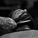 Baard netjes zetten in kapperszaak Wierden